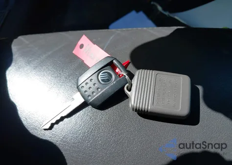 2004 Mercury Marauder z USA, uszkodzony, nr VIN 2MHHM79V44X671663